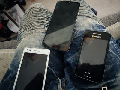 Kaks huaweid ja samsung