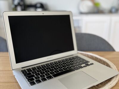 MacBook Air 13" Early 2015 – 8 GB / 128 GB SSD