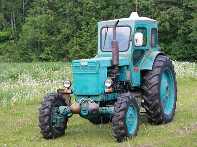 Traktor T40AM