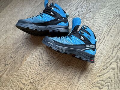 Kerged Gore-tex membraaniga matkasaapad