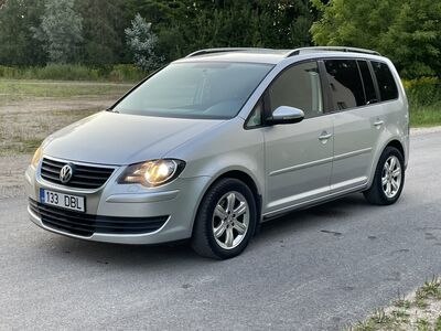 VW Touran 2010a