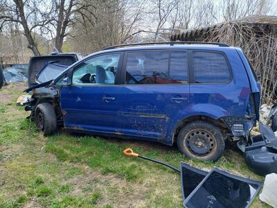 VW TOURAN 2005  1,6  85 kW