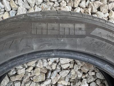 Suverehvid Momo 215/55/17 2tk