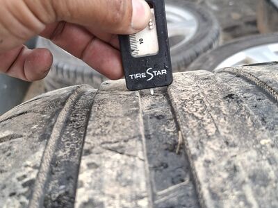 M: Nokian hakka black suverehvid. 295/40/20
