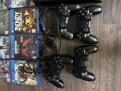 Ps4 koos 4 puldiga ja 35 mänguga