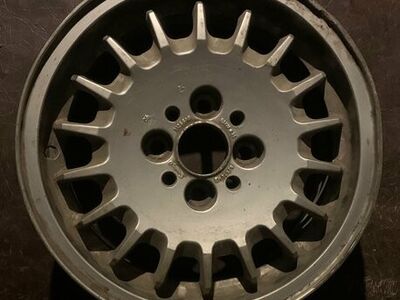 Originaal 1984. aasta BMW E30 velg. 1 tk.