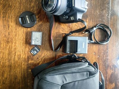 Canon EOS 2000D комплект - В очень хорошем состоянии