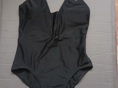 Ujumistrikoo Adidas