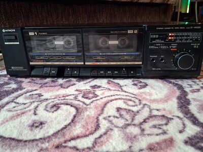 Hitachi D-W220 kahe kassetipesaga dekk
