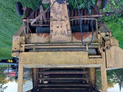 New Holland 841