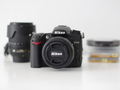 Uuväärne profikaamera Nikon D7000 täisvarustusega
