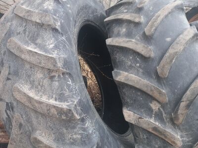 Kaks kasutatud rehvi 520/70R38