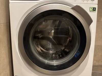 AEG 8000 Series pesumasin