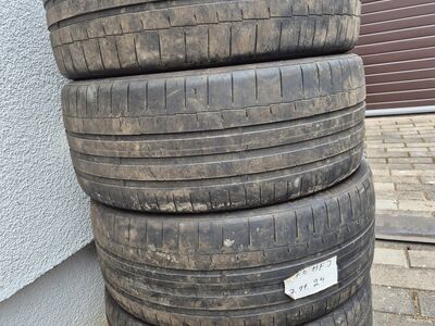 245/40R21 XL suverehvid Continental