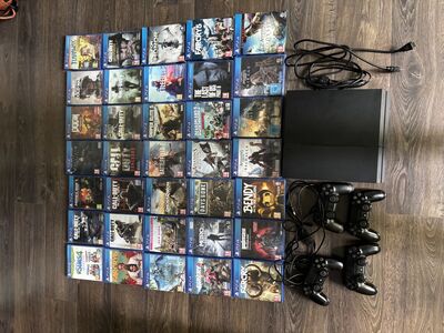 Playstation 4 koos mitme puldi ja mänguga