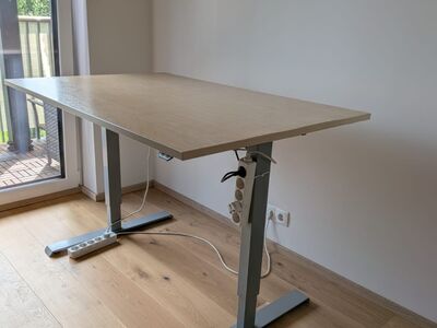 Elektriline reguleeritava kõrgusega laud 130×85 cm