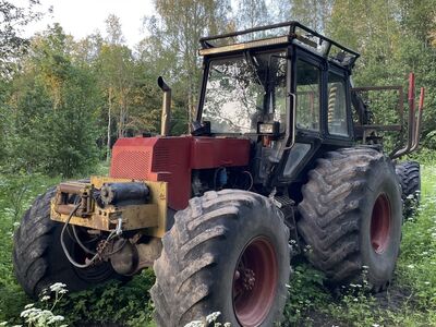 Belarus MTZ koos vedava käruga