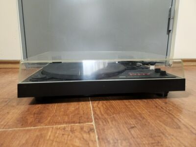 Yamaha P-07 Semi-Automatic Belt-Drive Turntable