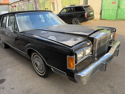 Lincoln Town Car