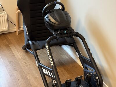 Playseat Trophy + Thrustmaster T300 RS GT