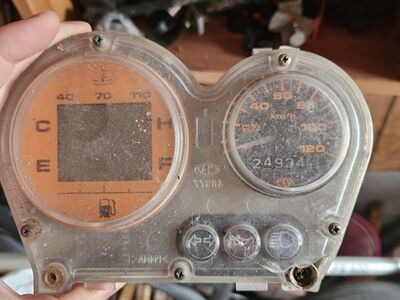 Yamaha Aerox spidomeeter ja plastik