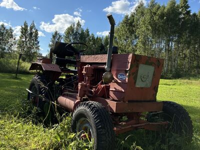 Трактор и прицеп