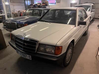 MERCEDES-BENZ 190 E  (W201)
