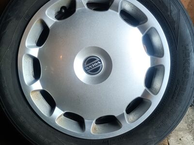 Volvo originaal plekkveljed ilukilpidega 16"