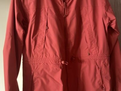 Uus vihmamantel Helly Hansen