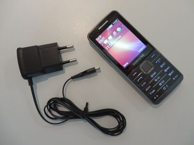 Samsung  GT-S5610  +  laadija