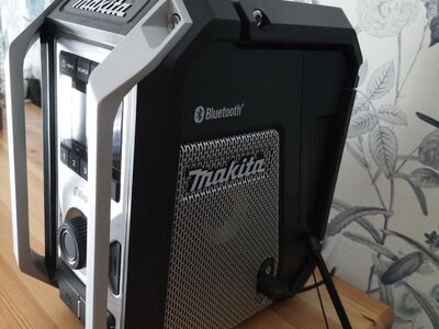 Raadio Makita DMR114B