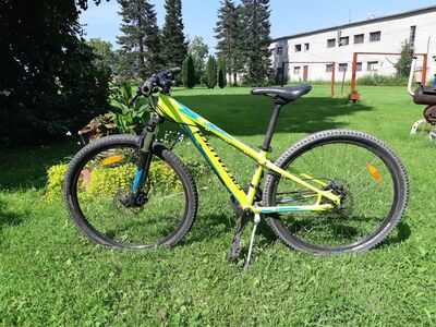 XS-raamiga linna/-maastikuratas