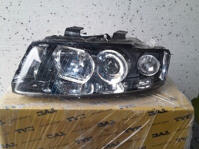 Audi A4 (2000-2005) esituled