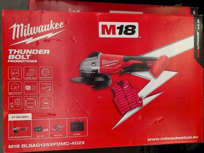 Аккумуляторная дисковая пила Milwaukee в кейсе + аккумулят�