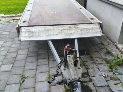 Kaheteljeline piduritega haagis