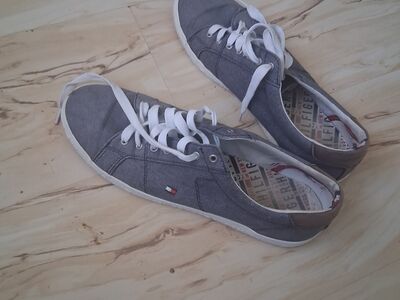 Tommy Hilfiger jalatsid