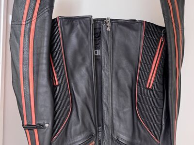 Harley Davidson naiste nahktagi.