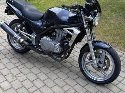 Kawasaki ER-500 97