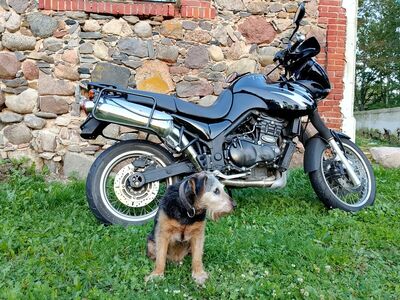 Triumph 900 (885i) / 62600 km / 61 kW / kohvrid