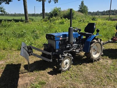 Mitsubishi  väiketraktor koos lisaseadmetega