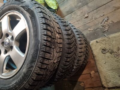 Литые диски Volvo 5x108 с шипованной резиной 195/65 R15