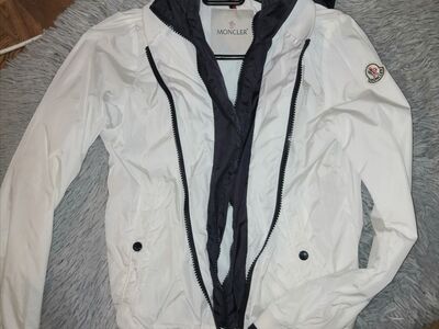 Moncler tuulejope XS/S