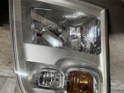 Передние фары Ford Transit MK7