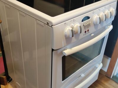 Электрическая плита ELECTROLUX