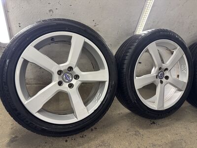 Volvo 20tolli valuveljed suverehvidega 5x108
