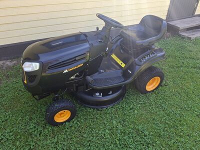 Газонный трактор