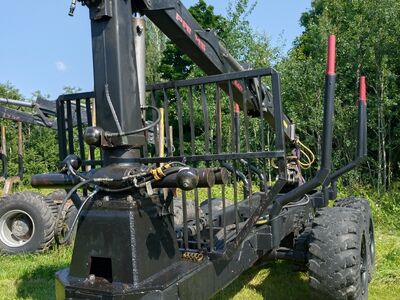 Metsaveo käru Ural sildade ja Palms 840 tõstukiga
