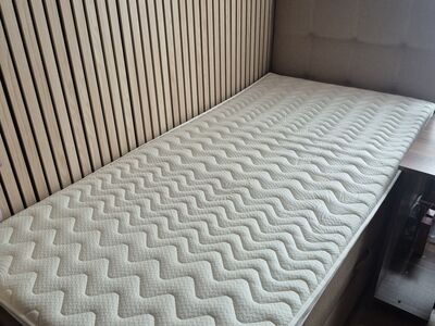Продаётся кровать с ящиком 100×200