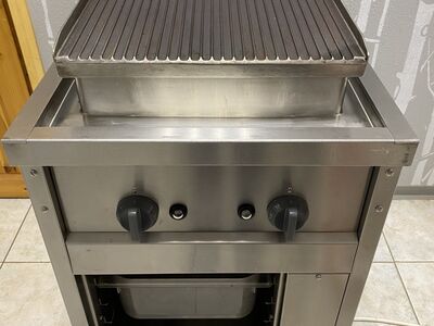 Võimas suur plaatgrill kapiga TS3 8kW