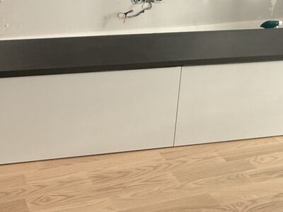 M: Seinale paigaldatav TV alus